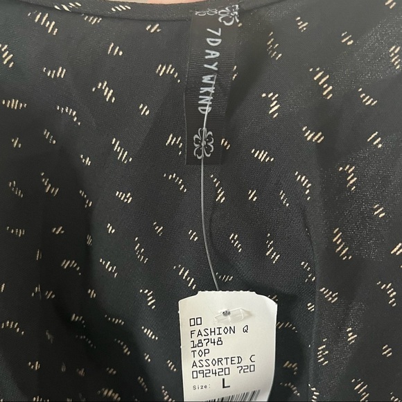 7 Day Wknd Black Long Sleeve Crop Twisted Front Blouse - Picture 4 of 4